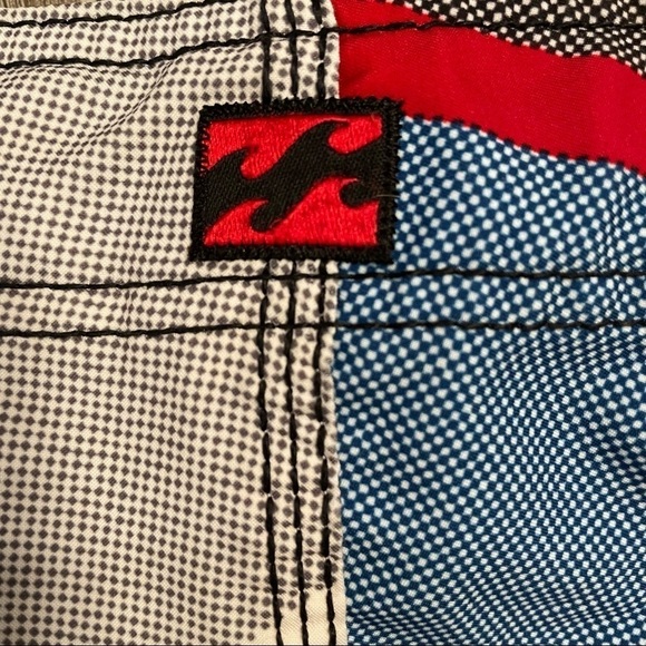 Billabong Red White Blue Black Board Shorts Swim Shorts Diagonal Stripes Size 34 - Picture 8 of 14
